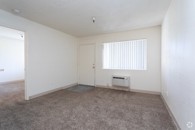 1BR, 1BA - 472 SF