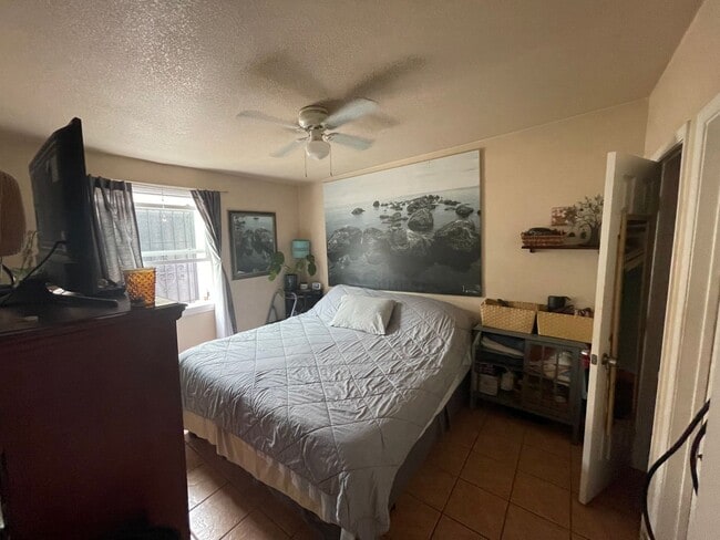 Photo - Awesome beach cottage across the Street fr... Unit 5133.5 West Point Loma Blvd