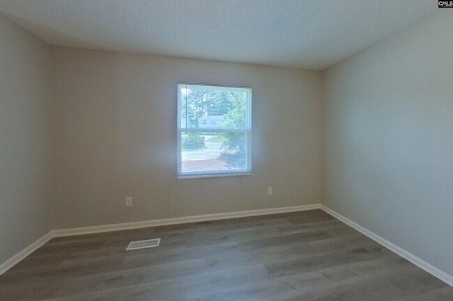Photo - 111 Woodspur Rd