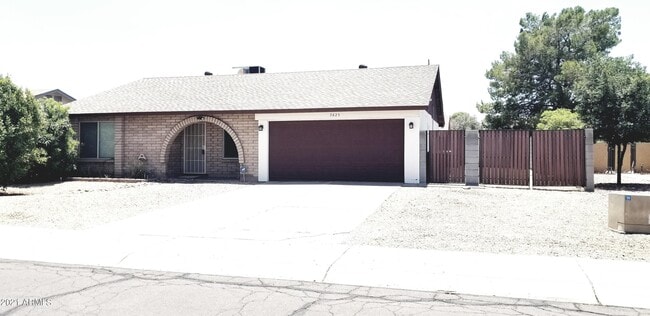 Building Photo - 3825 W Libby St