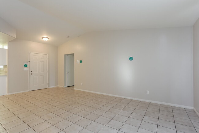 Photo - 477 Wright Way
