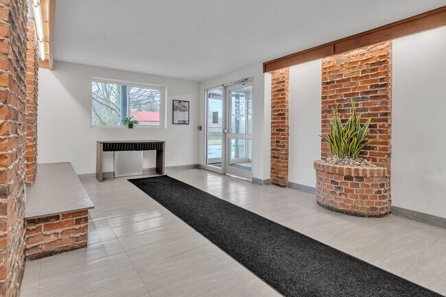 Photo - Frontenac Arms