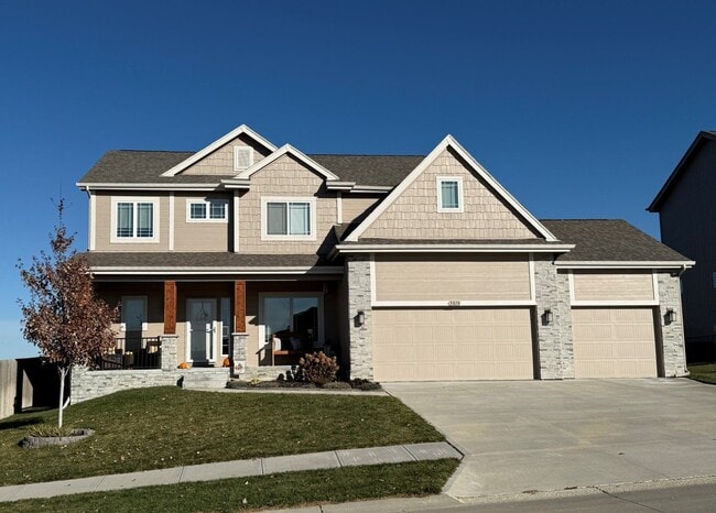 Building Photo - Home For Rent In Papillion