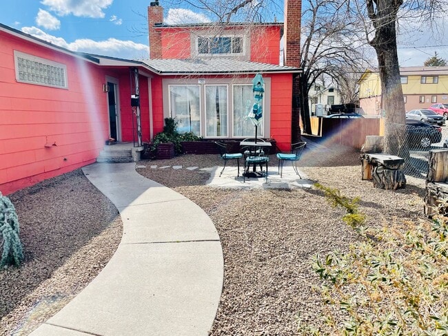 Large Midtown home in the center of it all - Large Midtown home in the center of it all