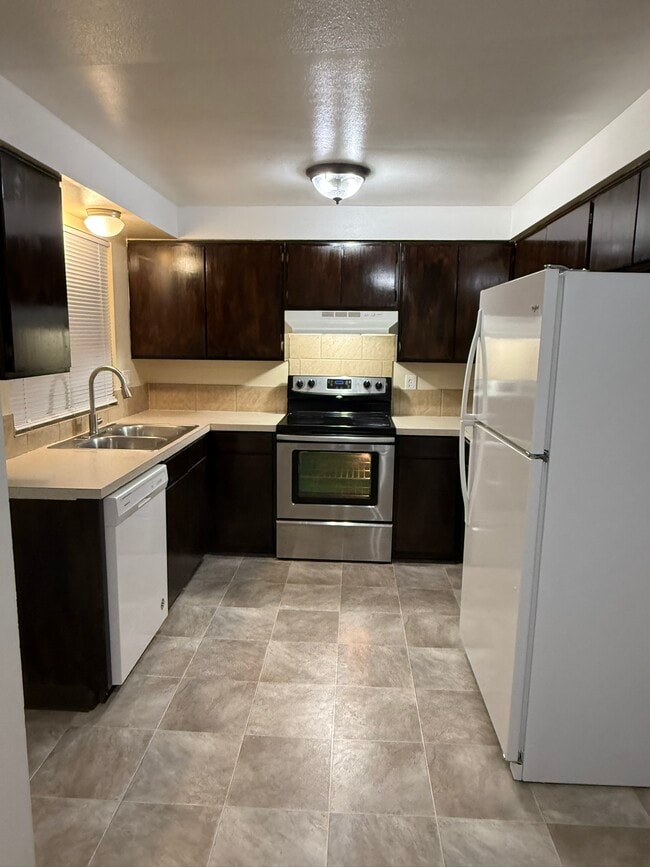 Building Photo - 2403 s kimball ave Unit