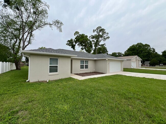 Photo - Available now! Beautiful 3 BD/2BA Home in Belleview!!