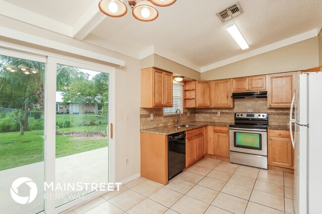 Photo - 1054 Fairplay Ave NW