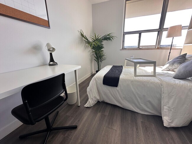 Photo - 88 Bloor St E Unit 123