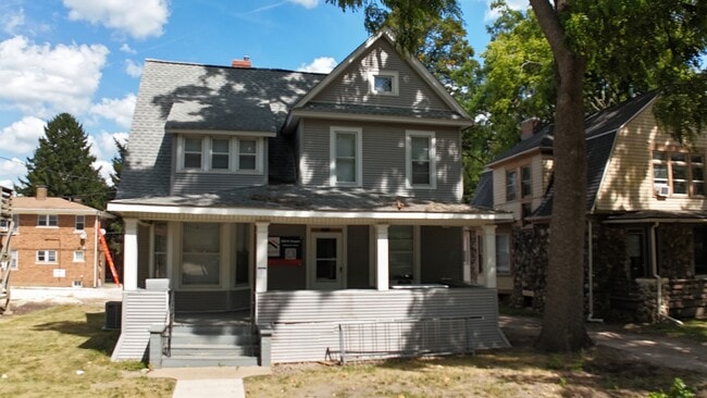 Building Photo - 808 W Oregon St