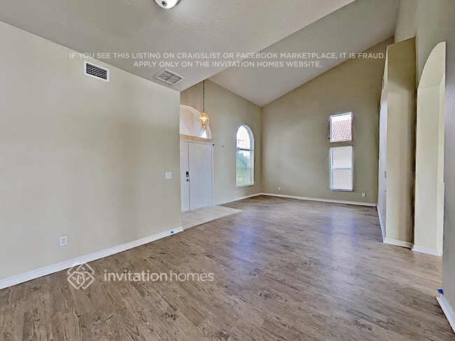 Photo - 6127 46th St E