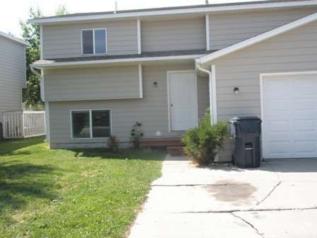 Building Photo - 4 Bedroom, 2 Bathroom Duplex - Pet Friendly Rental