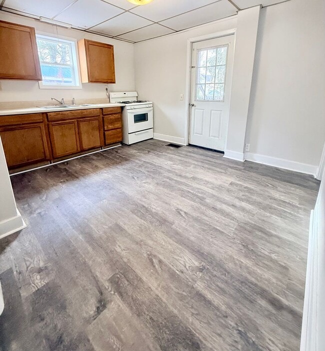 Building Photo - 10 Winter St Unit 1