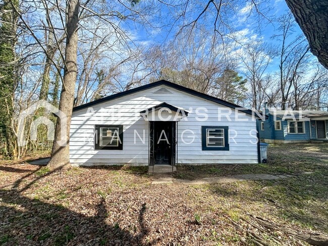 Building Photo - Home for rent in Adamsville!