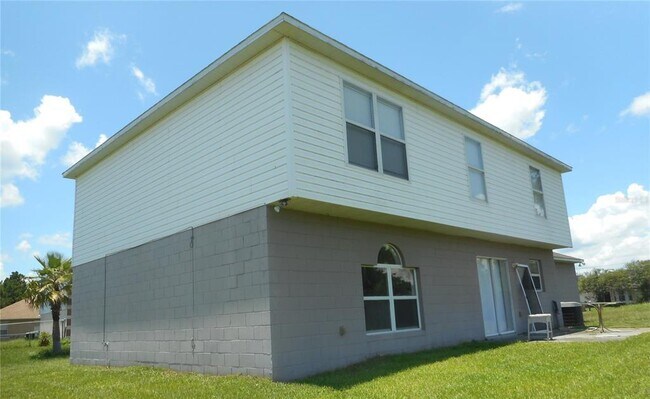 Photo - 950 Derbyshire Dr