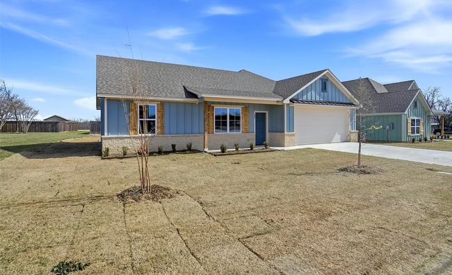 Photo - 307 Railroad Ave
