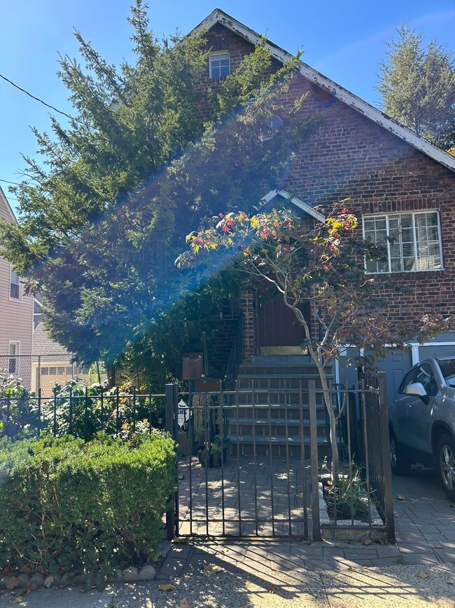 Building Photo - 1095 Mile Square Rd Unit #2 Rental