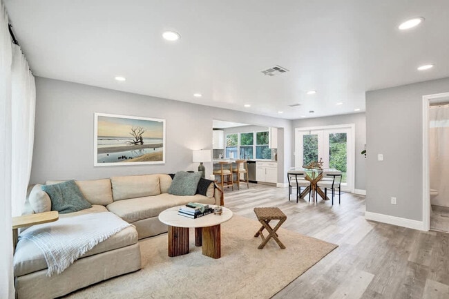 Photo - 1587 NE 30th St Unidad SI ID1503921P