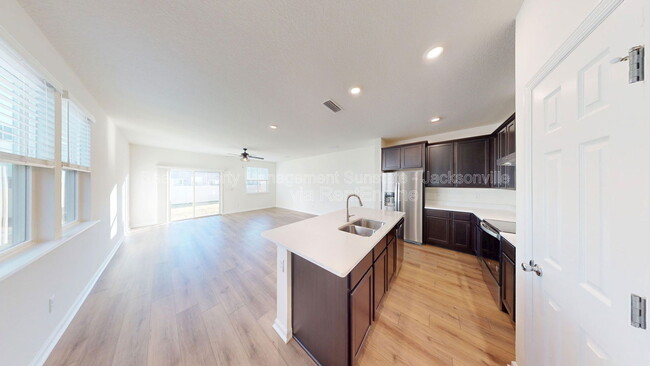 Photo - 7675 Merchants Way