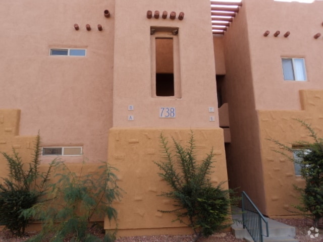 Building Photo - 738 Hardy Way Unit E Rental