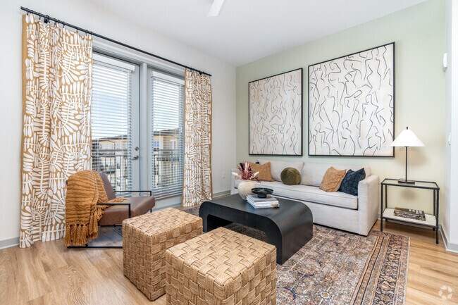 1BR, 1BA - 900SF