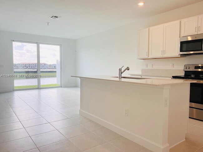 Photo - 204 SE Woodbark St