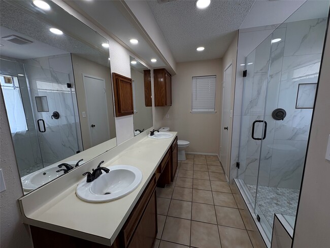 Building Photo - 10907 Spring Harvest Dr