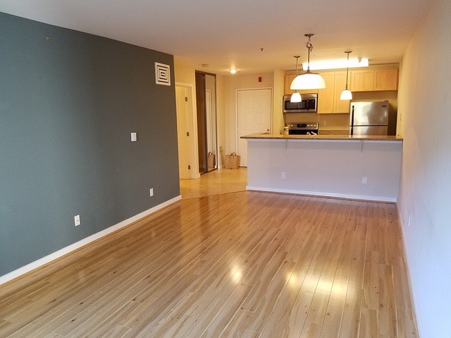 Photo - 6400 Christie Ave Unidad 3117