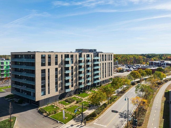 Building Photo - LUSTRA