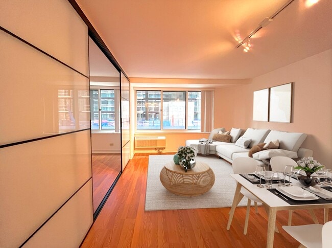 Photo - 211 E Ohio St Unidad 911