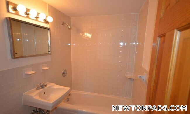 Photo - 286 Grove St Unidad 08