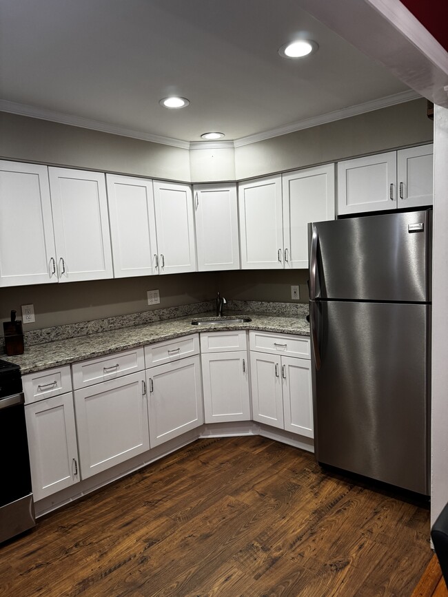 Building Photo - 1267B Valley Rd Unit Manchester Village II