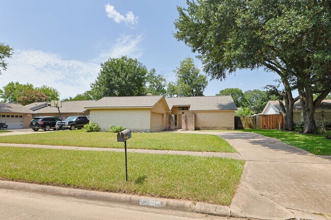 Photo - 22318 Fincastle Dr