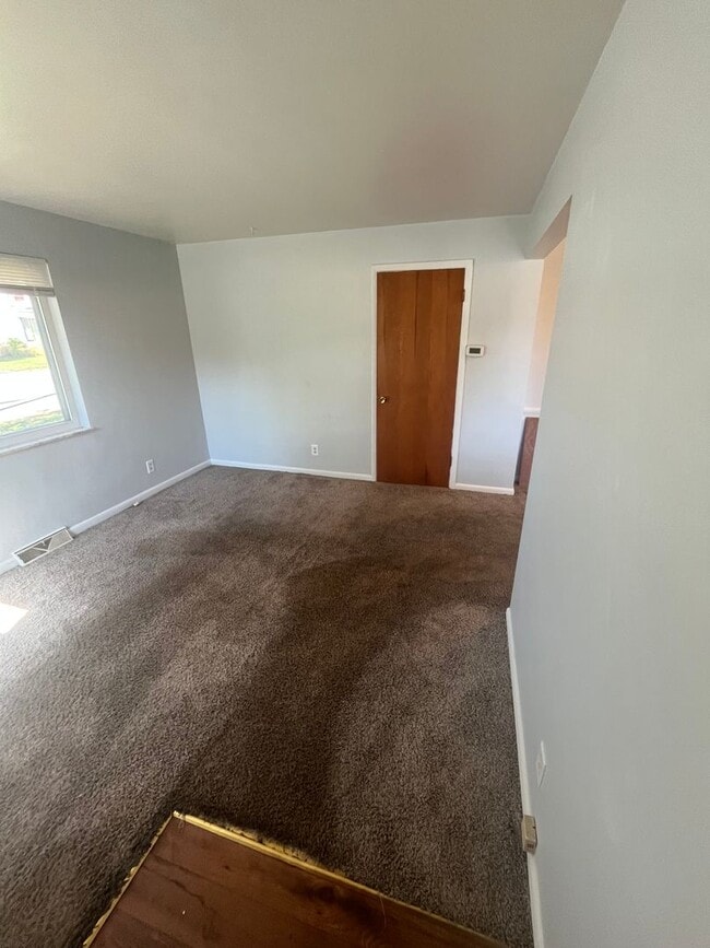 Photo - One Bedroom In Deer Park!