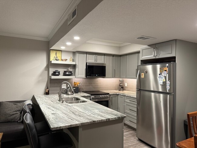 Kitchen - 100 Fairway Park Blvd Unit 504