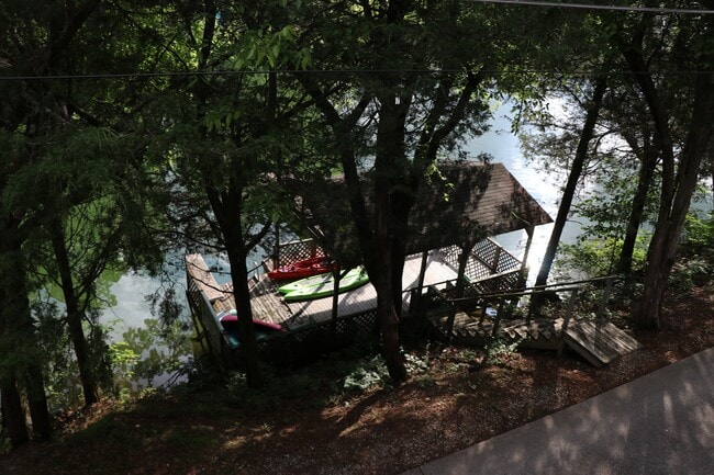 Photo - 715 Rockingham Rd