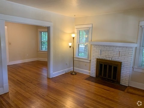 Building Photo - 1015 E Washington St Unit Downstairs Rental