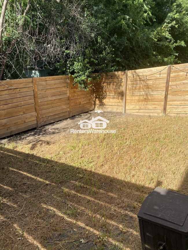 Photo - 1719 E Crockett St