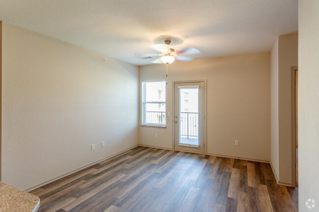 3BR, 2BA - 1397 SF