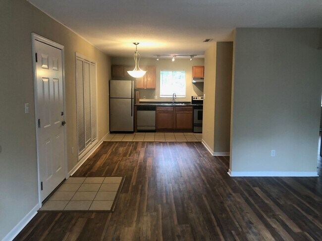 Photo - Great location, 2/2 close to UF , Shopping... Unit 207