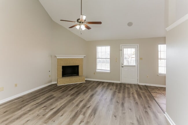 Photo - 6688 Ross Manor Dr