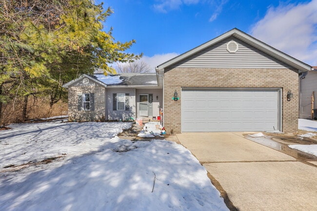 Photo - 753 Forest Green Dr