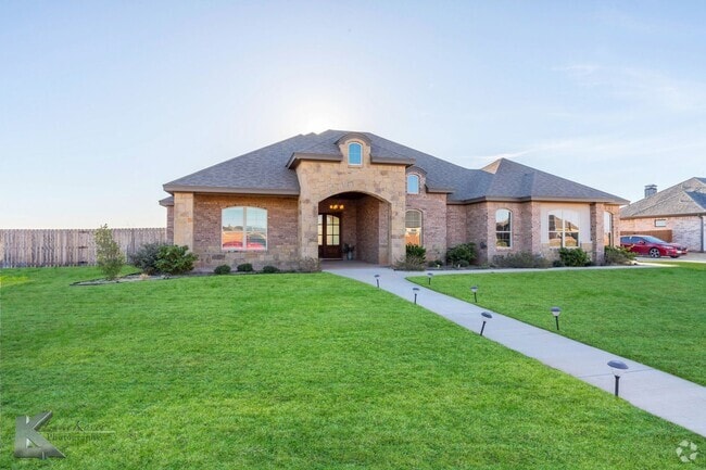 Building Photo - Highland Farms Haven: A Unique 4-Bedroom R... Rental