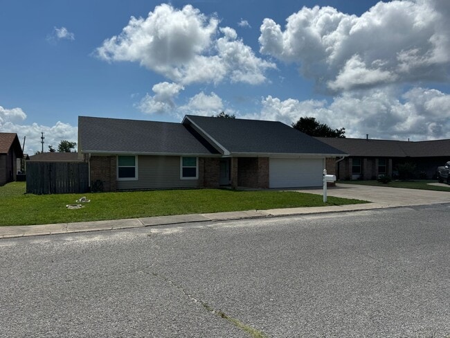 Building Photo - Single Family Home
