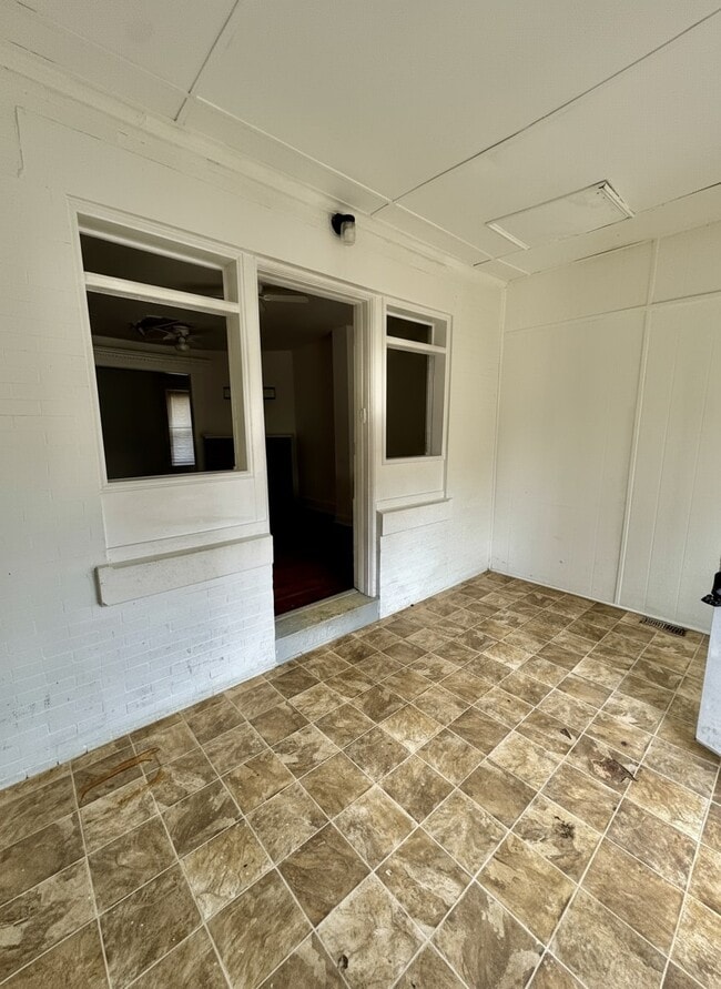 Photo - 5933 Chester Ave