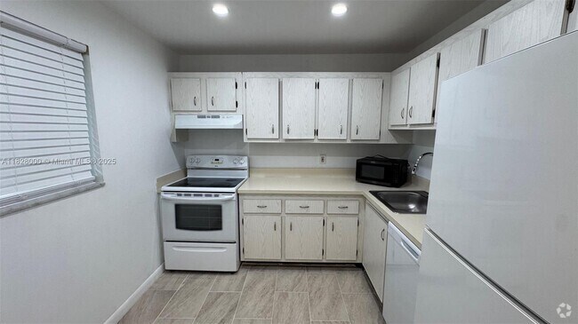 Building Photo - 7732 Camino Real Unit F-202 Rental
