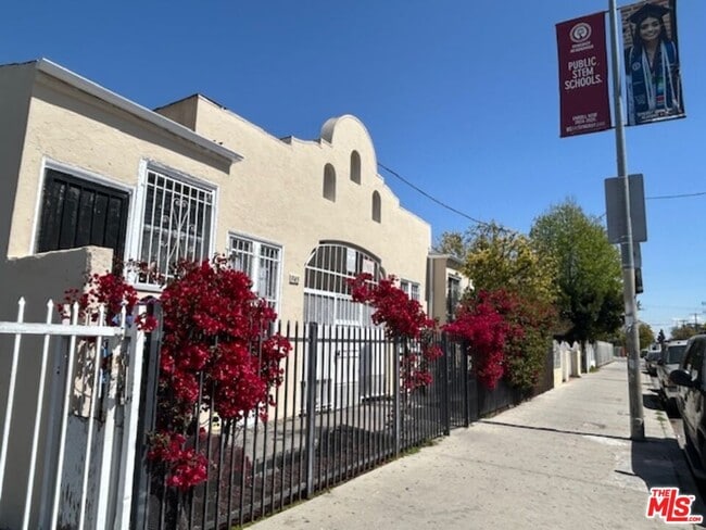 Building Photo - 945 E Jefferson Blvd Rental