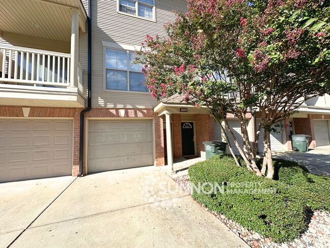 Photo - 3 Bedroom 2.5 Bathroom Townhome Near Unive...