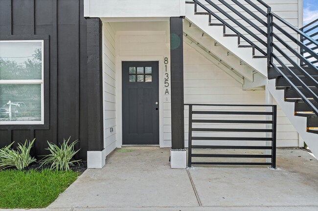 Photo - 8135 Woodward St