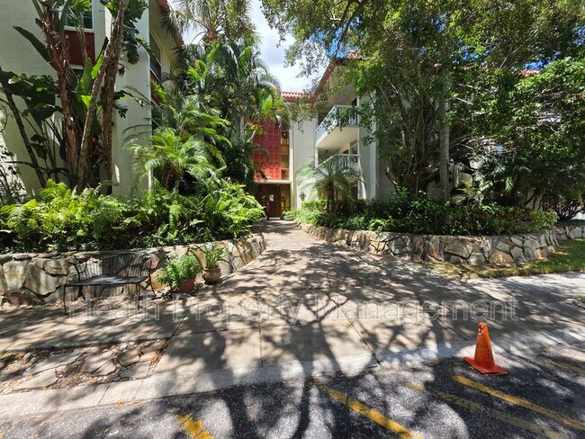 Building Photo - 1012 Pearce Dr Unit 304 Rental