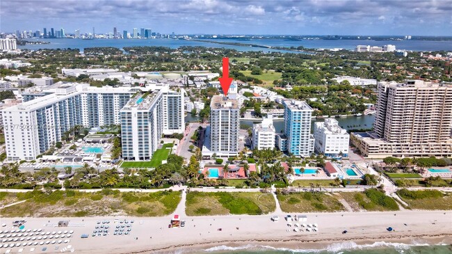 Building Photo - 2401 Collins Ave Unit 512 Rental